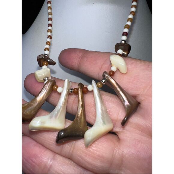 Vintage Abalone and Shell Beaded Necklace - Picture 3 of 8